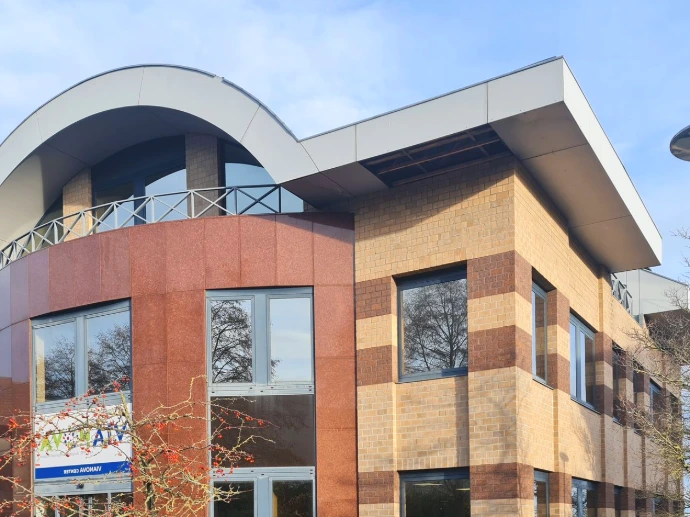 Bâtiment professionnel moderne situé à Zaventem en Flandre, représentant une adresse idéale pour établir un siège social et domicilier une entreprise dans un environnement stratégique proche de Bruxelles.