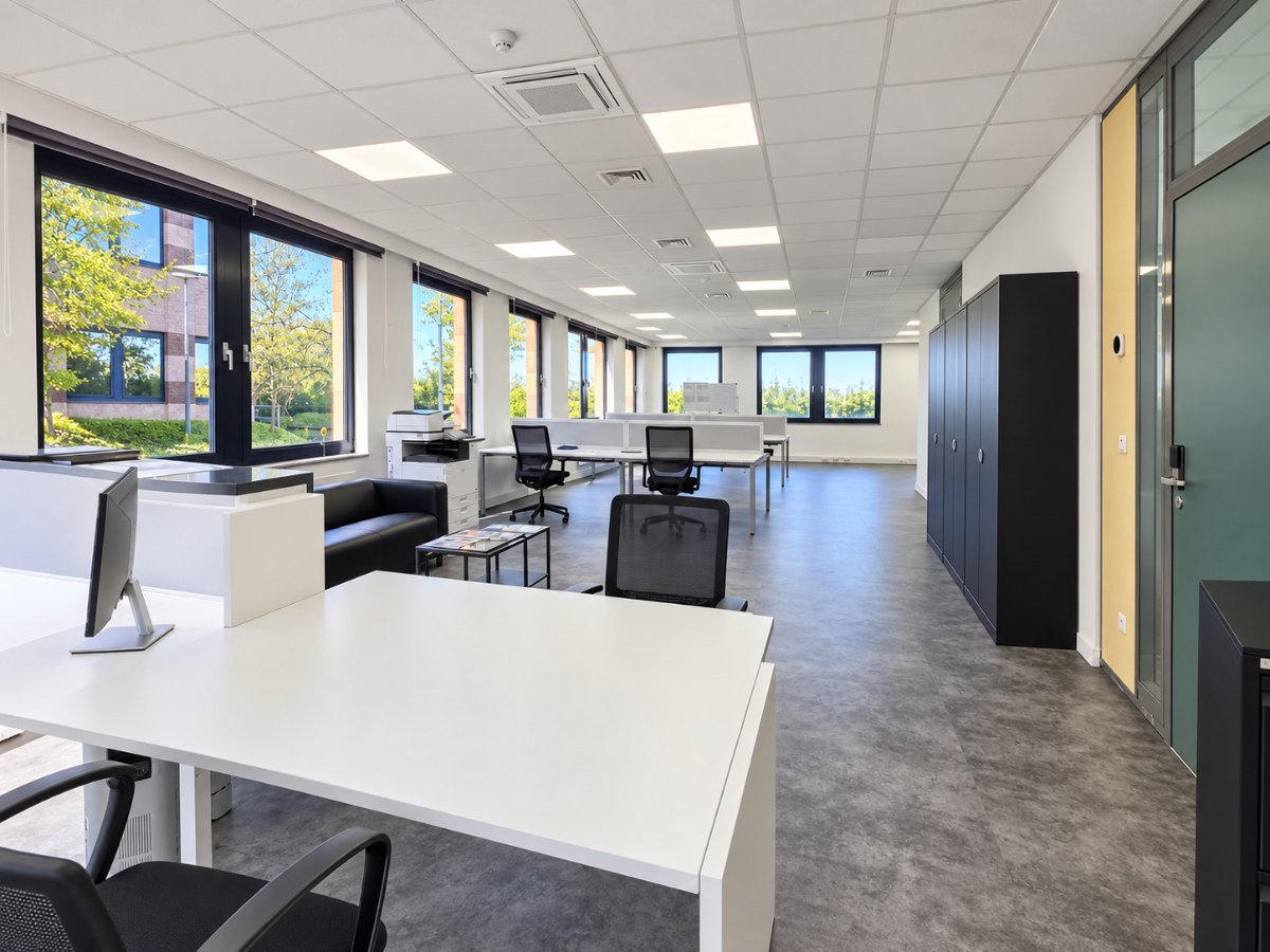 Espace de coworking d'Unita Business Zaventem, Romboutsstraat 7, où des entrepreneurs préparent la création de leur société